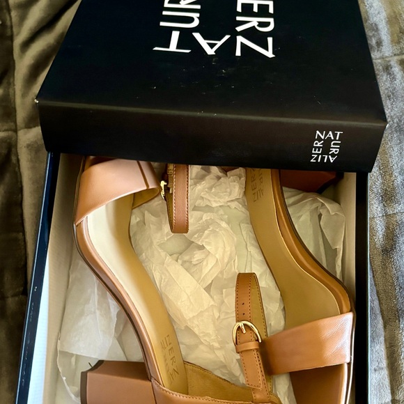 Naturalizer Vera Ankle Strap Dress Sandals, size 7 1/2 wide. Not worn outside - Picture 8 of 10